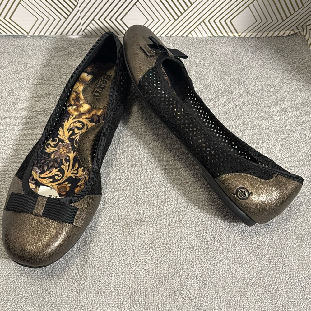 Born ballet flats Elegant Black and Bronze Women's Flats women’s 9.5 M 9 1/2 M